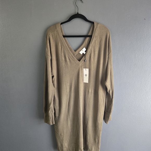 Socialite Dresses & Skirts - Socialite V-Neck Long Sleeve Olive Green Sweater Dress with Pockets Large